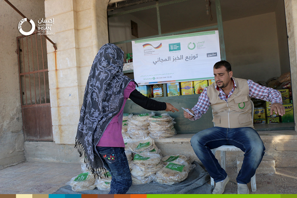 Xhup - Distributing free bread on the internally displaced people in ...