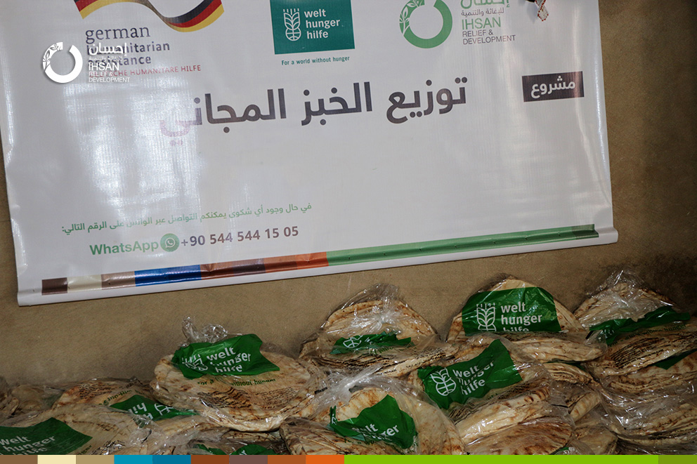 Distributing free bread on the internally displaced people in southern rural of Idlib