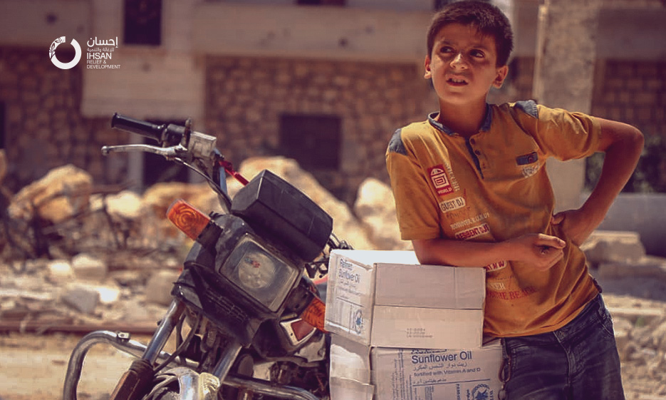 كيف تقوم سلال الغذاء الشهرية بمساعدة الأسر النازحة على الصمود في شمال سوريا