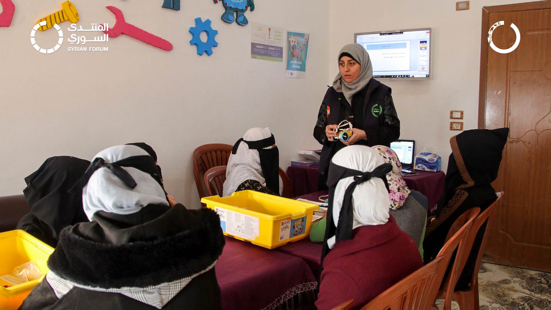 (English) Robotics Activity for young girls in Kafr Karmeen