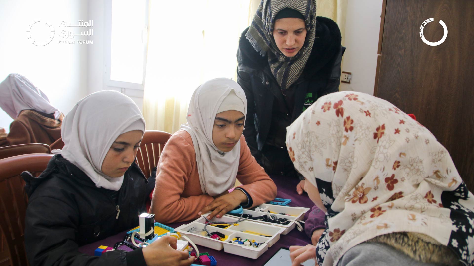(English) Robot Programming for Young Girls at the Women’s Empowerment Center in Atarib